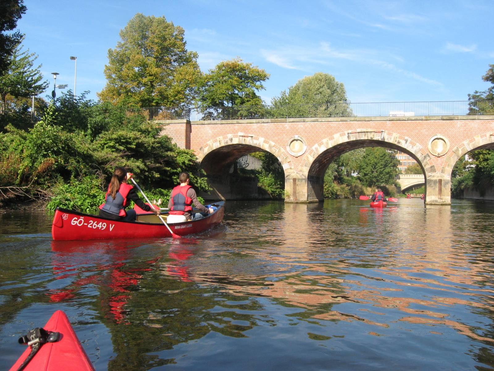 Eine Kanutour unterwegs auf der Leine.