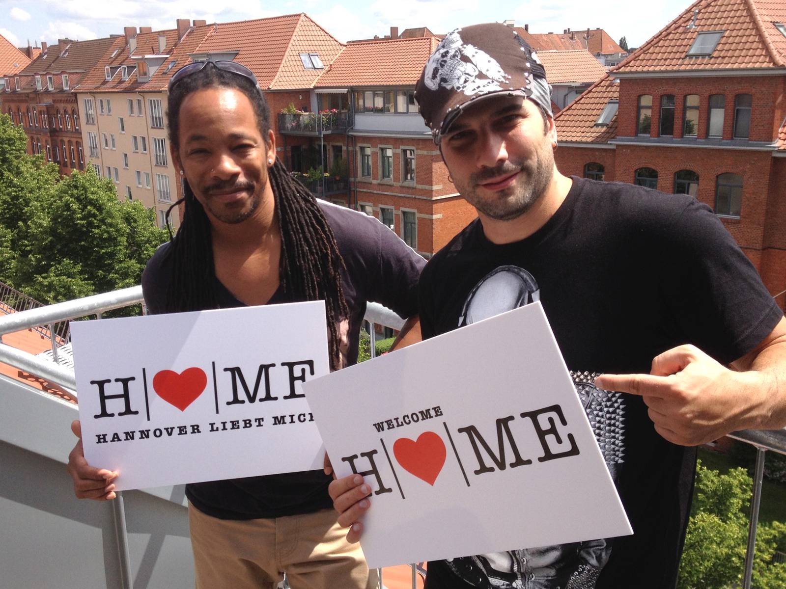 Bereits 2014  hat das kre|H|tiv Netzwerk Hannover e. V. mit "Welcome Home" eine Liebeserklärung an die Stadt produziert – mit dabei u. a. der aktuelle Dschungelkönig Marc Terenzi (rechts) und Darryl Blackmann (links).


