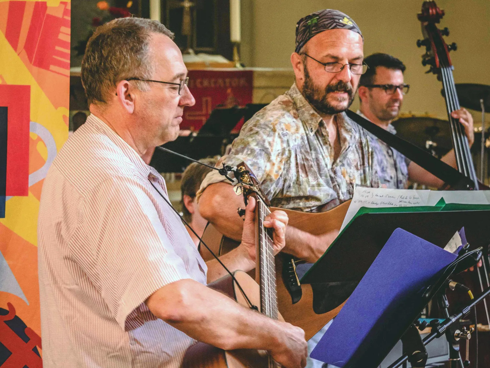 Musikensemble aus fünf Frauen und einem Mann. 