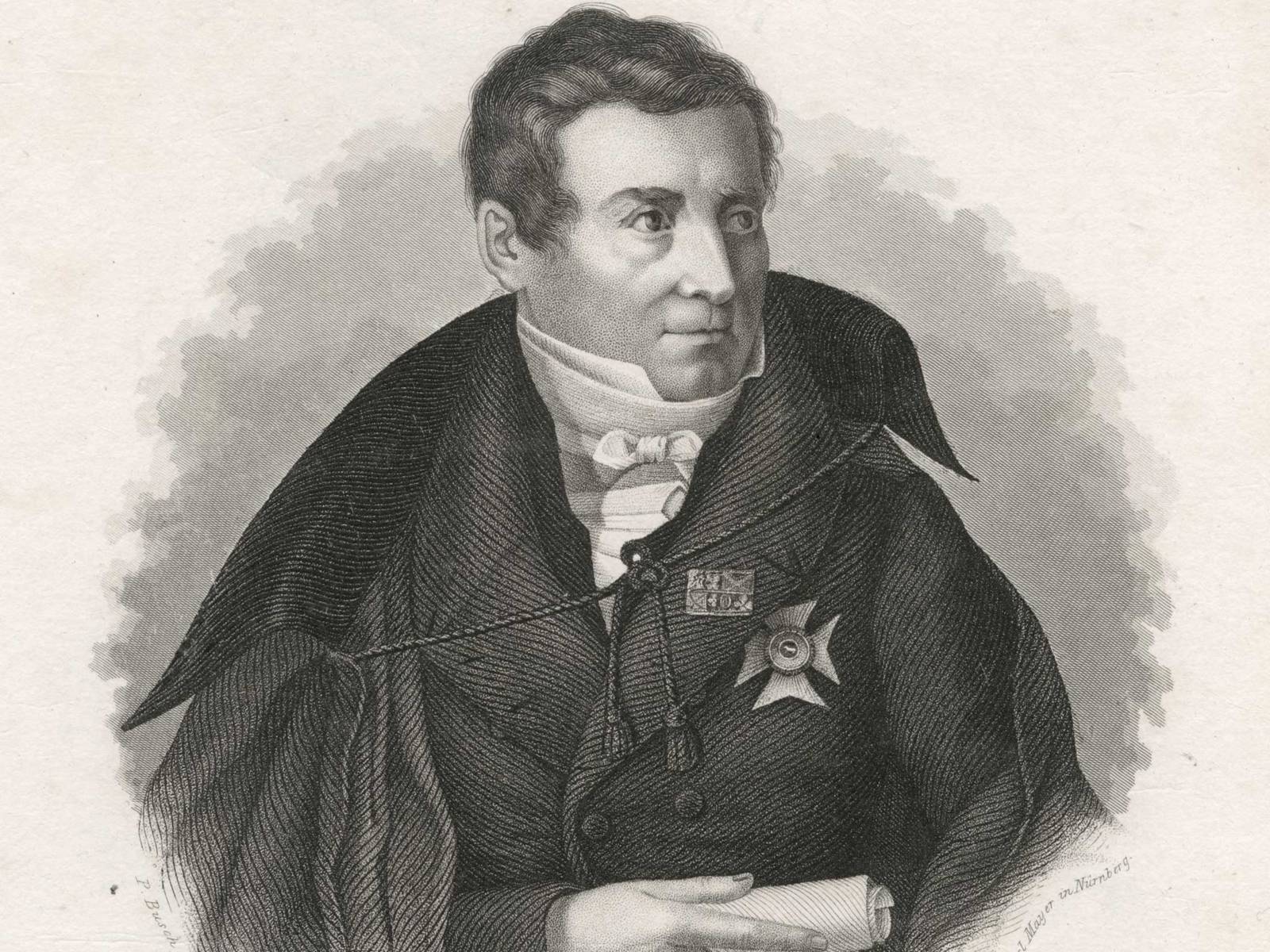 Porträt von August Wilhelm Schlegel, der eine Auszeichnung am Revers trägt und in der rechten Hand eine Papierrolle hält