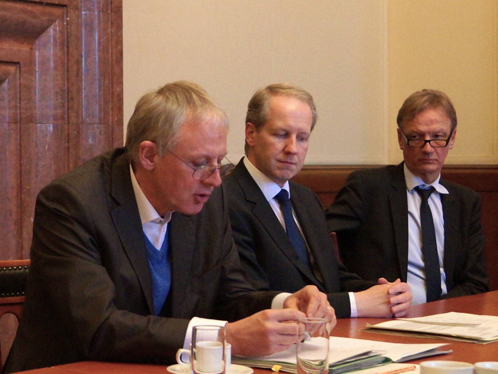 Thomas Walter, Stefan Schostok und Uwe Bodemann in der Ratsstube