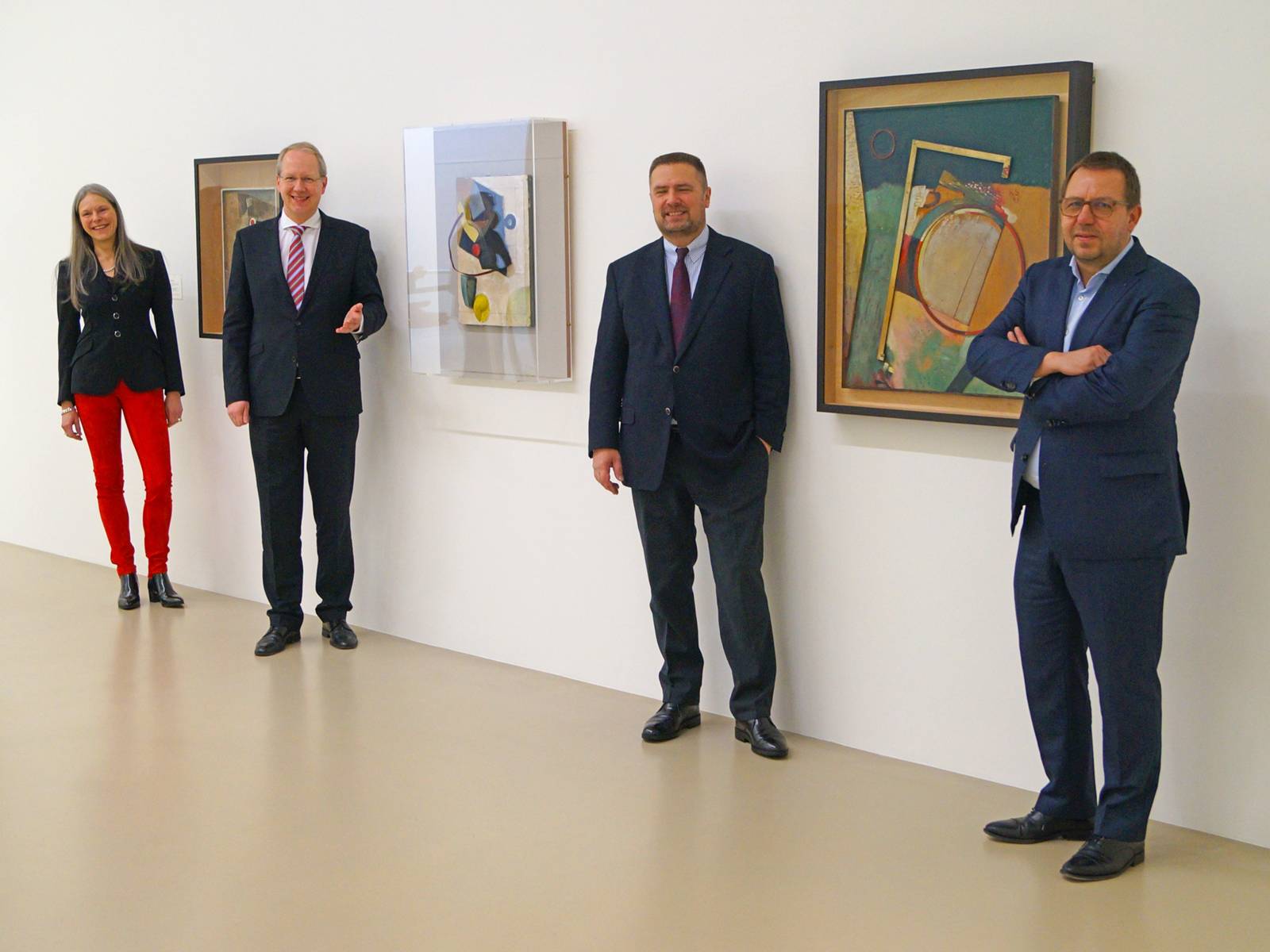 Sabine Schormann (Direktorin der Niedersächsischen Sparkassenstiftung), Oberbürgermeister Stefan Schostok, Thomas Mang (Präsident der Niedersächsischen Sparkassenstiftung) und Museumsdirektor Reinhard Spieler