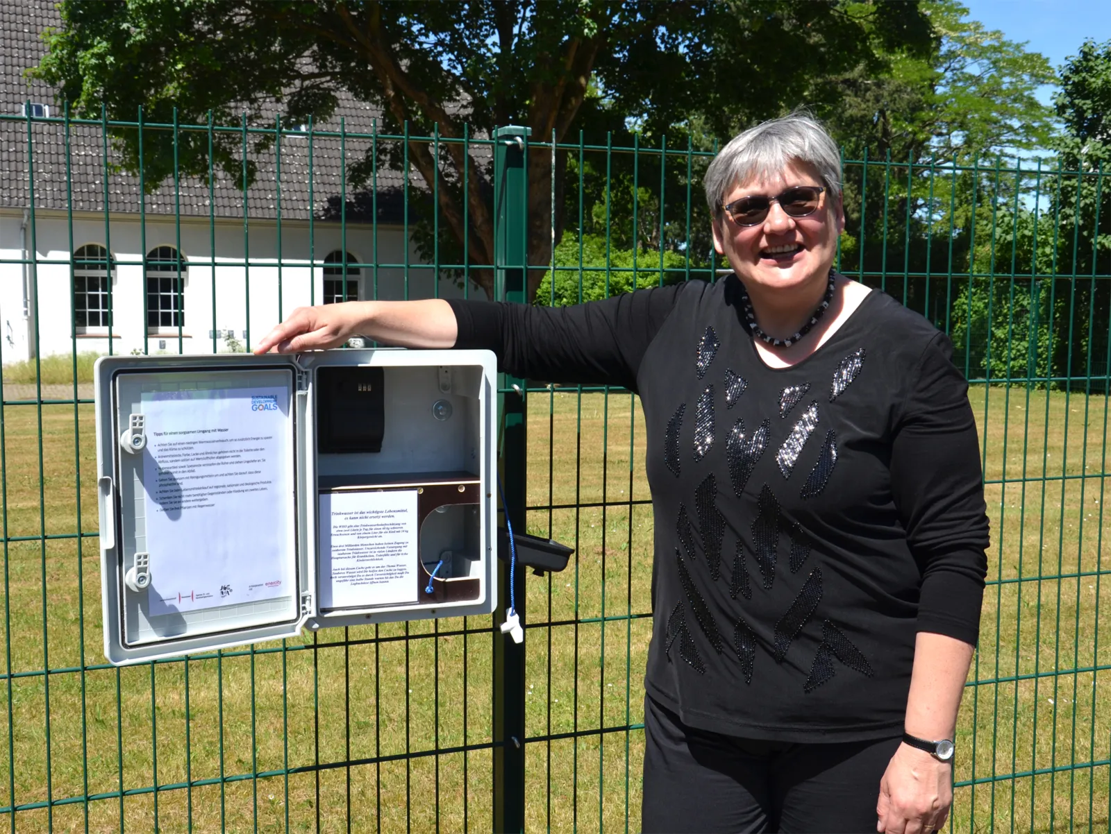 Wirtschafts- und Umweltdezernentin Sabine Tegtmeyer-Dette eröffnet den ersten Abschnitt der Fahrrad-Geocaching-Tour "Nachhaltige Ge(o)heimnisse".