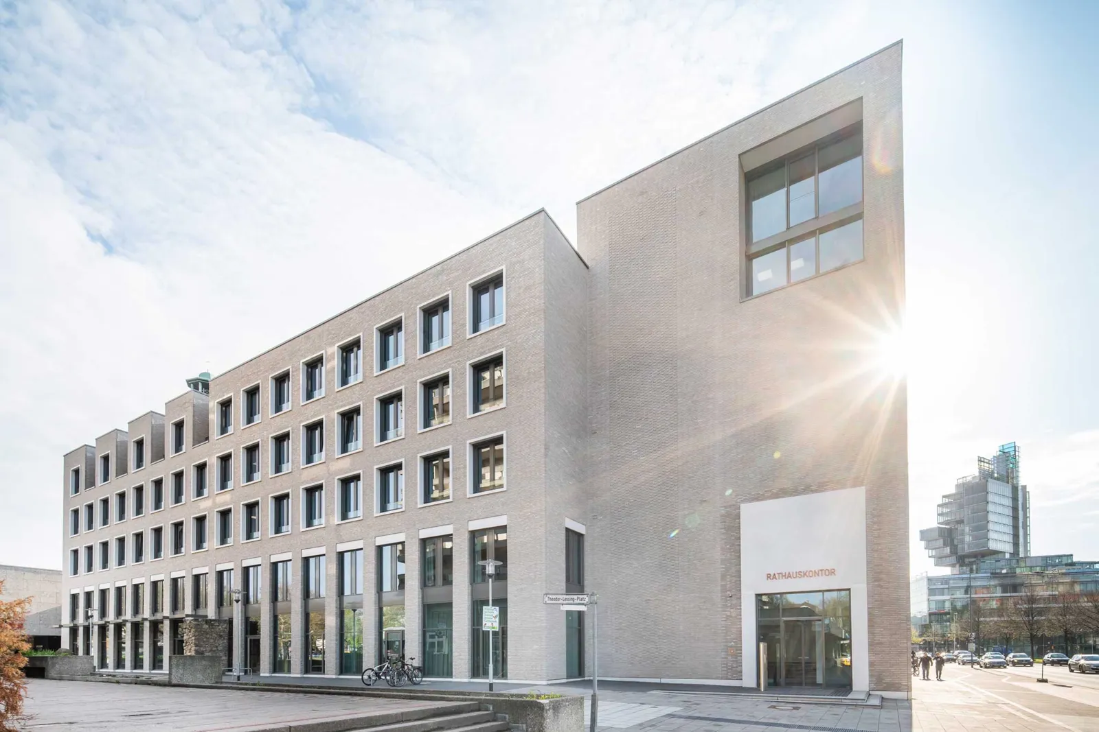Neubau am Firedrichswall, an der Straßenecke zum Theodor-Lessing-Platz