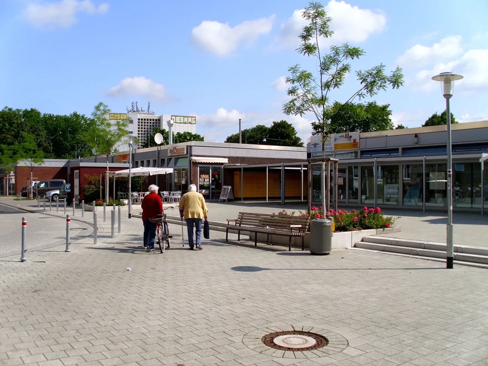 Straße mit Geschäften