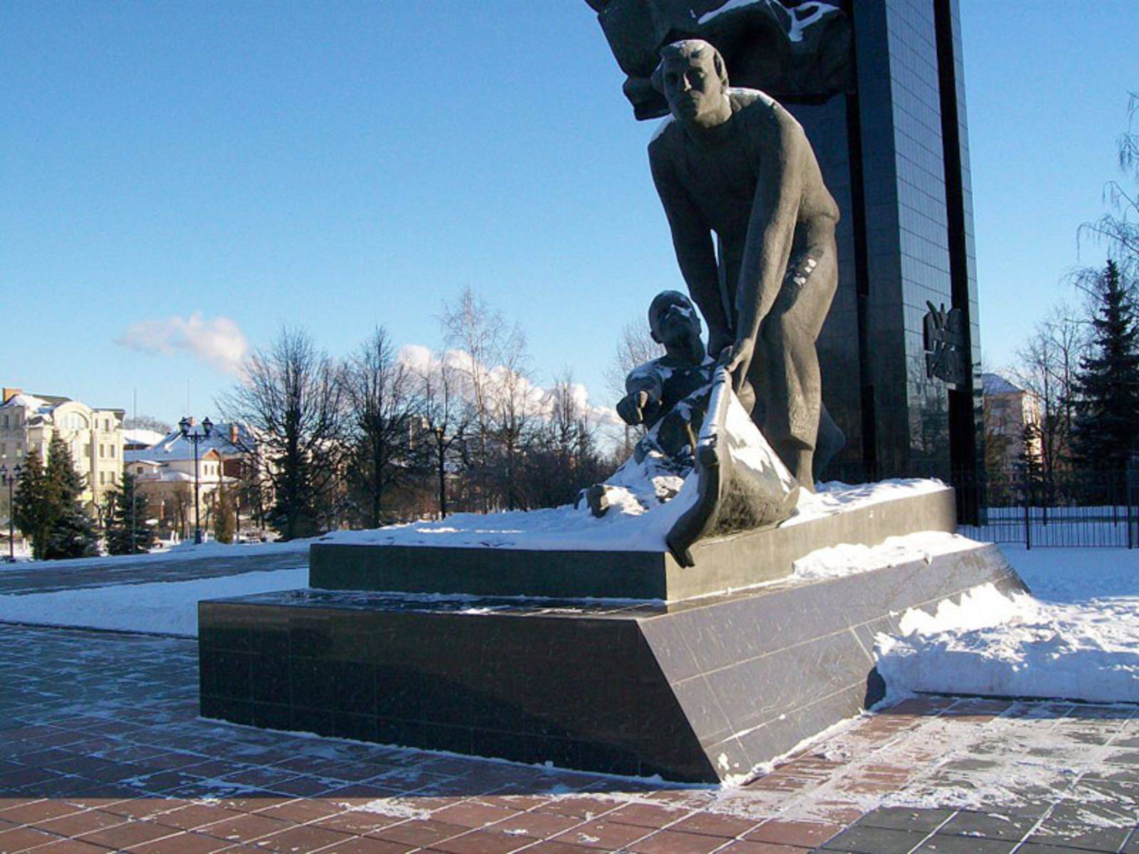 Denkmal in Ivanovo, von Schnee bedeckt