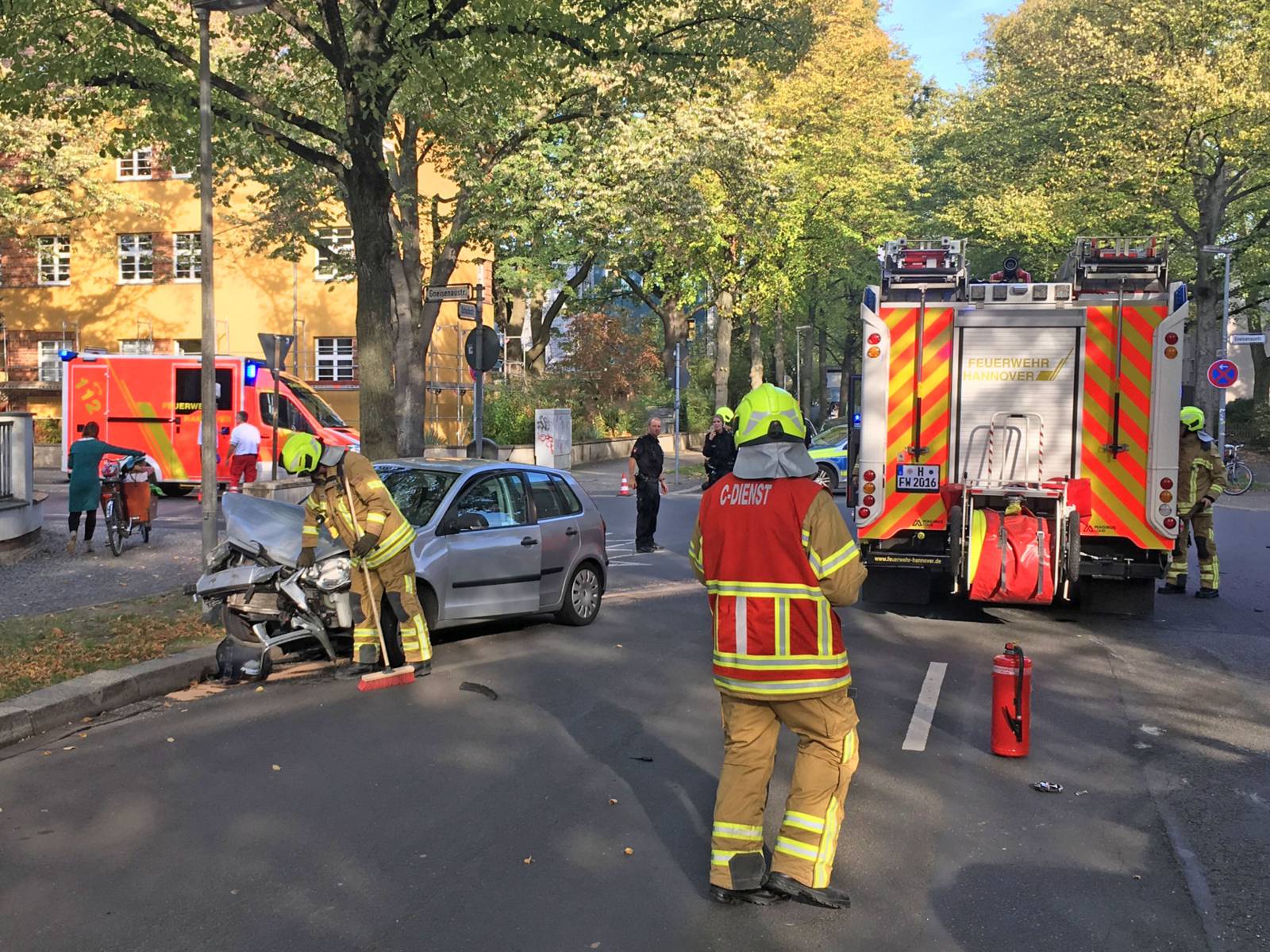 Zwei Verletzte nach Verkehrsunfall in der Gneisenaustraße
