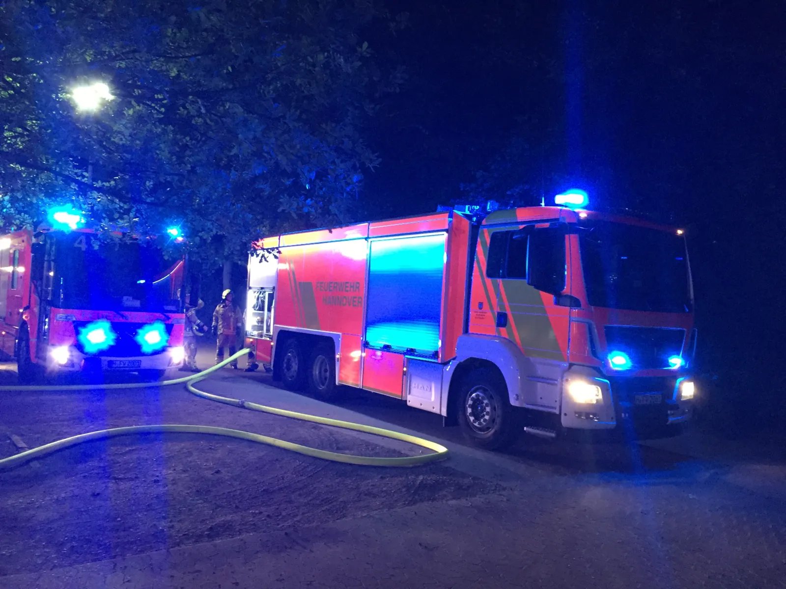 Großtanklöschfahrzeug (GTLF 10000) im Einsatz