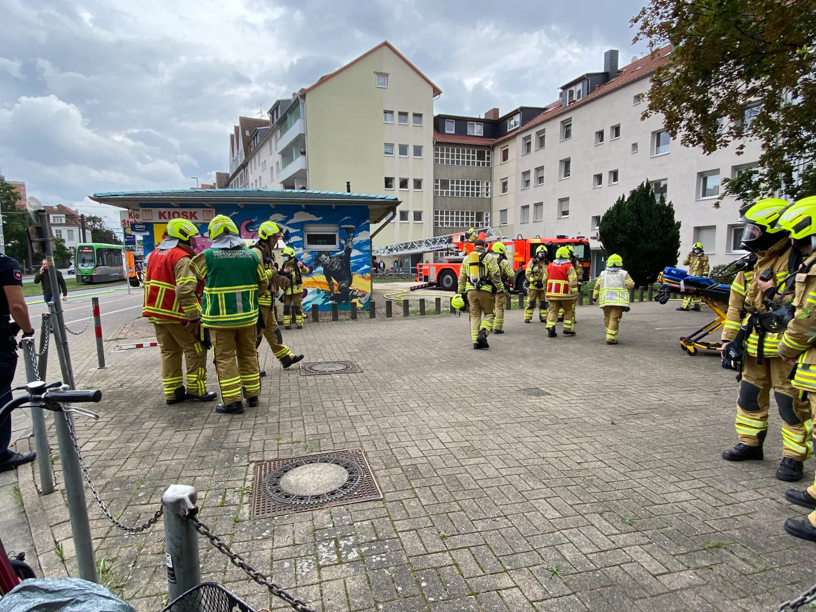 Ein Kellerraum brennt im Stadtteil Linden-Süd