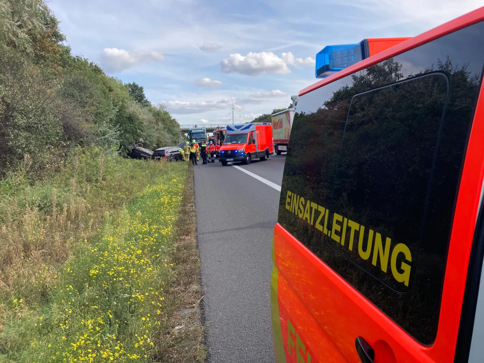 Unfall zwischen zwei Autos auf der Autobahn