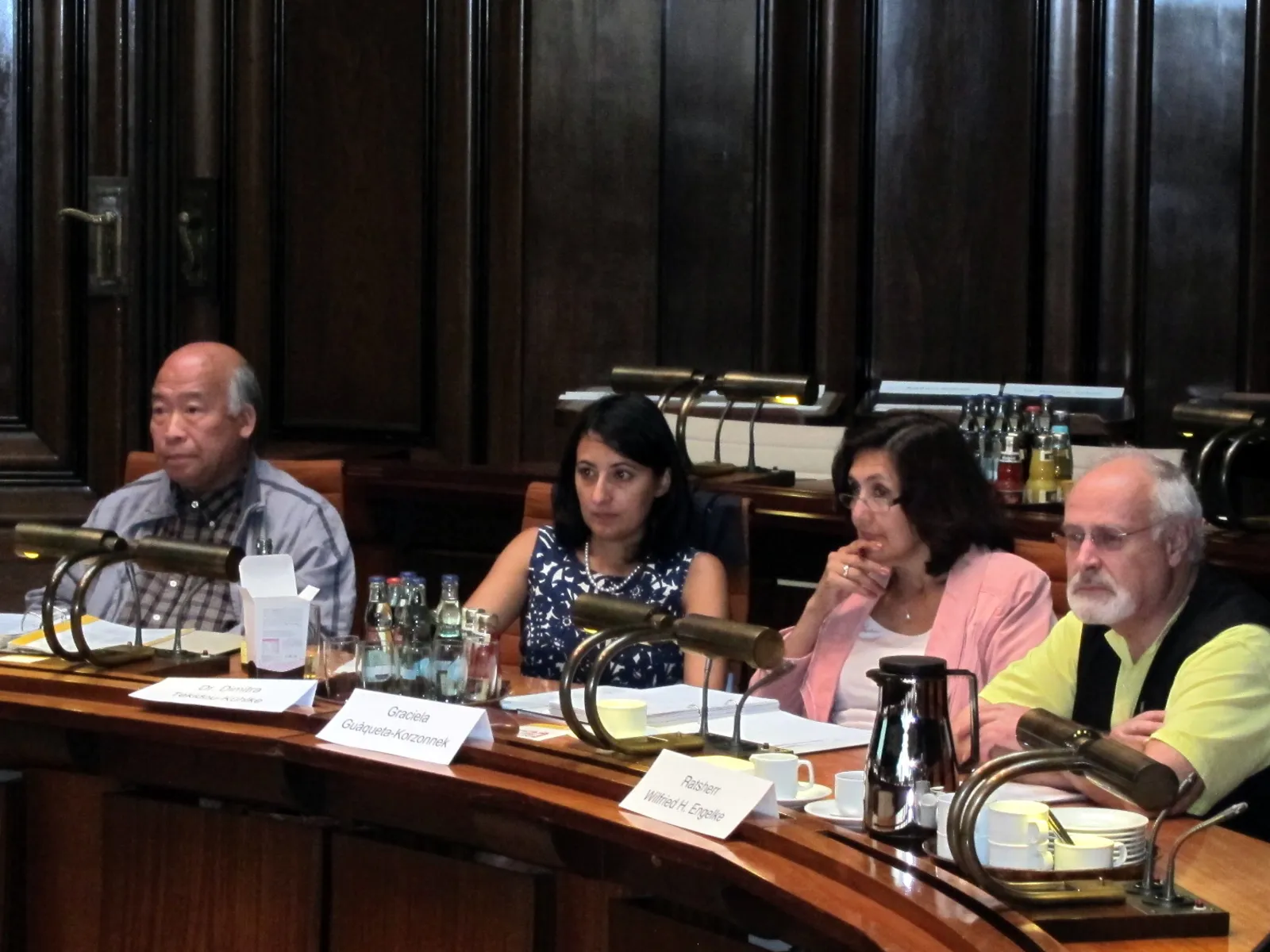 (V.l.) Dang Chau Lam, Dr. Dimitra Tekidou-Kühlke, Graciela Guàqueta-Kozonnek und Ratsherr Wilfried Engelke (FDP)