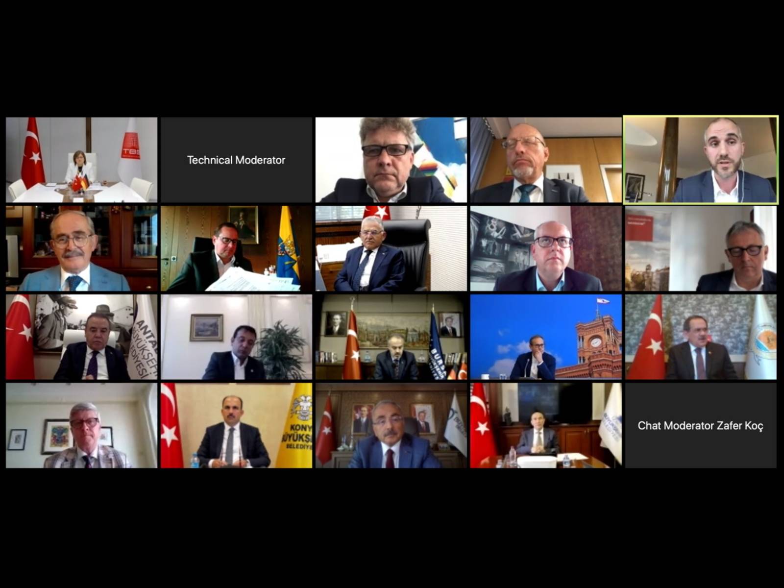 Screenshot einer Videokonferenz mit 18 Politiker*innen