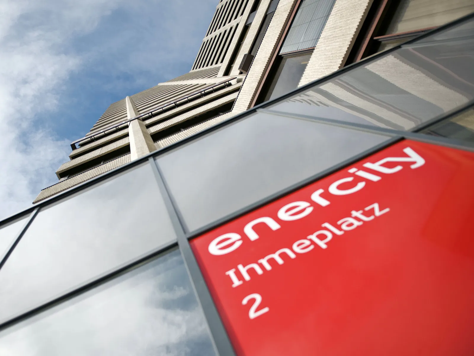 Gebäude mit der Aufschrift "enercity Ihmeplatz 2"