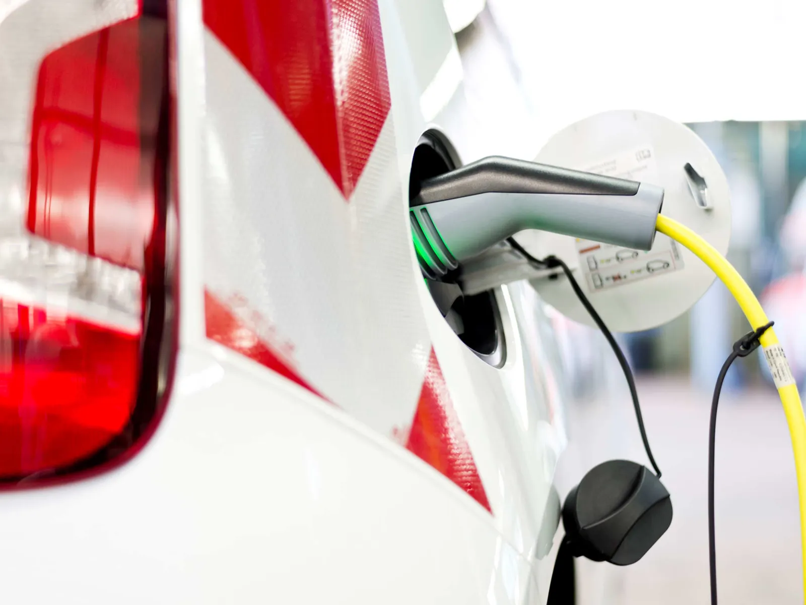Elektroauto wird geladen