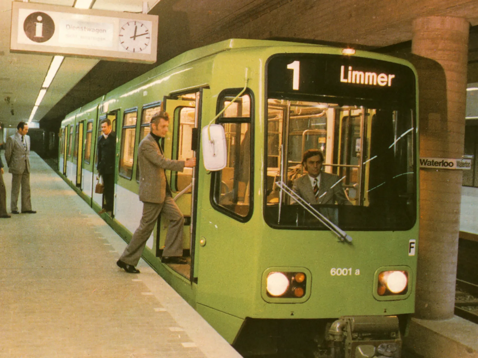 Stadtbahn in Tunnelstation