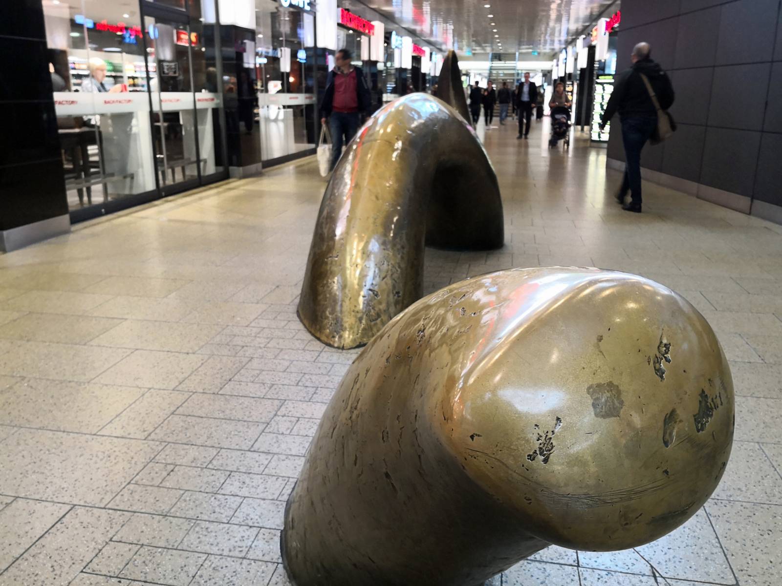 Schlangenskulptur