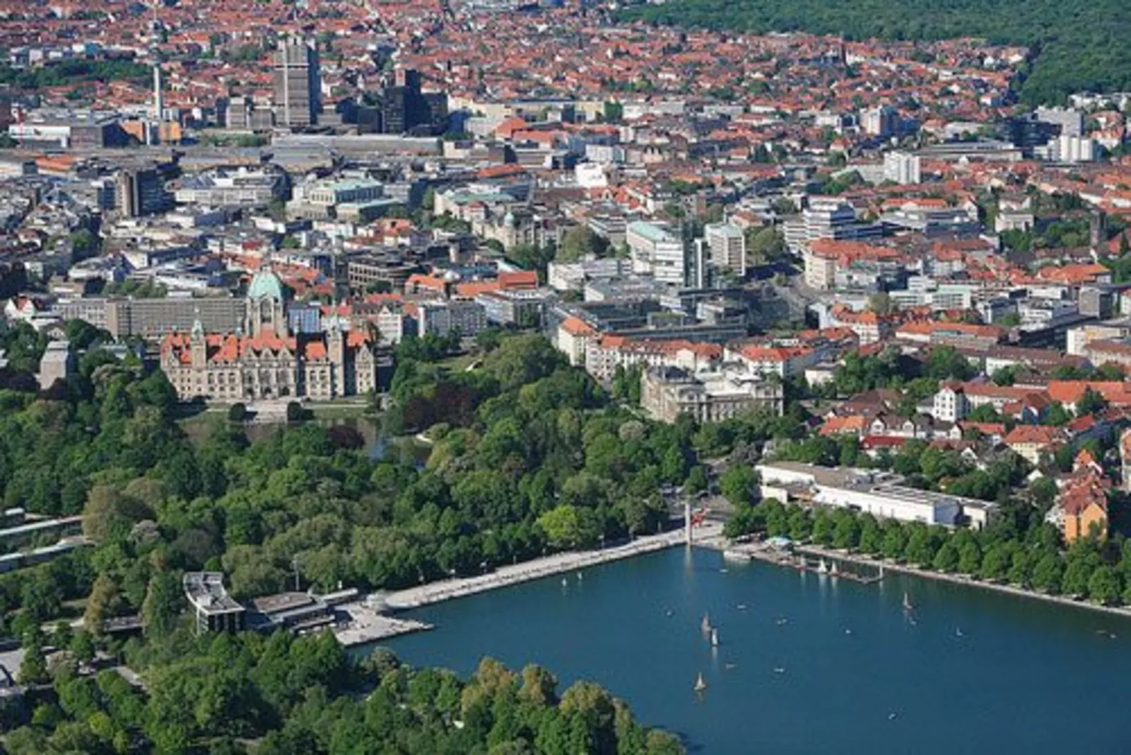 Luftaufnahme Maschsee mit Innenstadt
