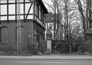Gatekeeper’s lodge and main entrance of the former Jewish Gardening School on Heisterbergallee in 1986. In the background: principal’s house
