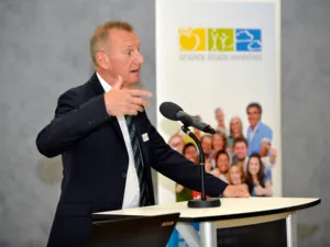 Dr. Claus Weth