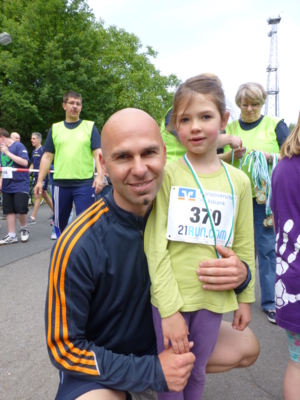 Vater und Tochter nach erfolgreichem Lauf