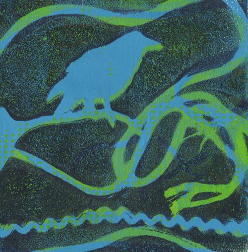 Ein grünblauer Vogel sitzt auf einem Ast. Drumherum ist es schwarz.