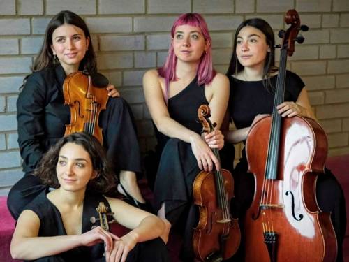 Vier Frauen mit Streichinstrumenten