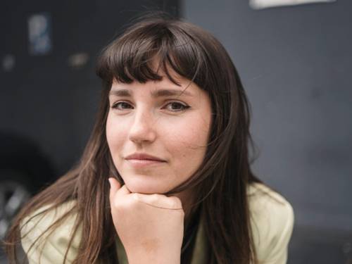 Die Aktivistin und Autorin Carla Hinrichs