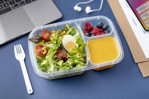 Salat in einer Lunchbox