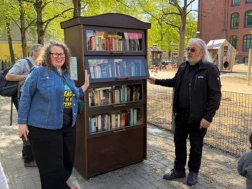 Bücherschrank Pfarrlandplatz.