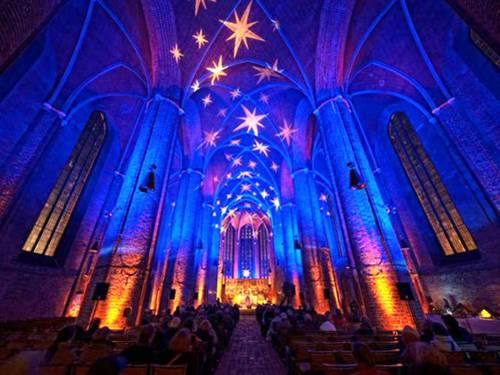 Stimmungsvolle Beleuchtung in der Marktkirche Hannover