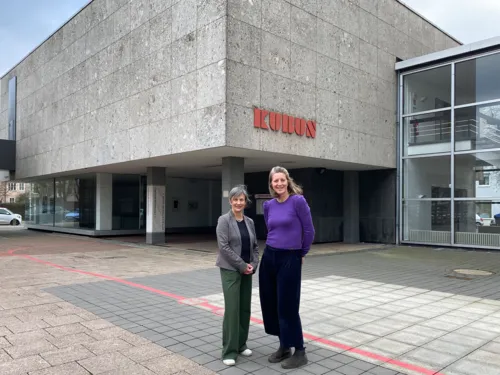 v.l.n.r.: Anne Prenzler, Kulturbüro, Anke Pauli, artothek Hannover e.V.