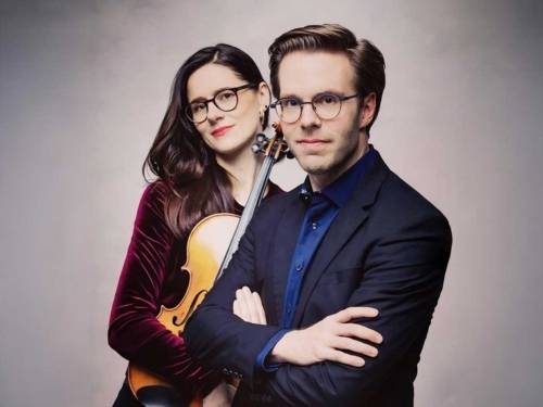 Ein Mann und eine Frau mit Viola