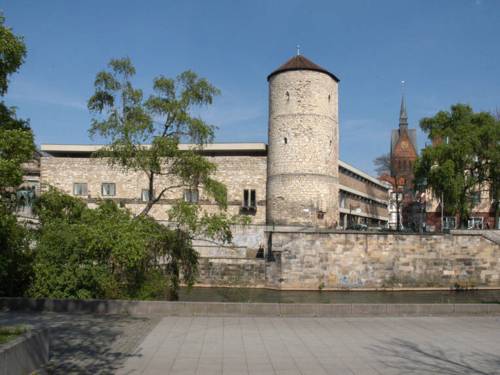 Der letzte vollständig erhaltene Stadtmauerturm Hannovers ist ein Zeugnis der mittelalterlichen Stadt.