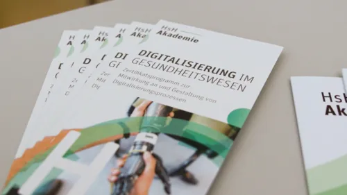 Flyer mit der Aufschrift "Digitalisierung im Gesundheitswesen"