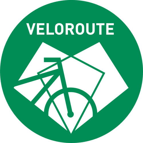 Ein grünes, rundes Logo. In den kreisrunden Logo ist ein weißes Fahrrad abgebildet und die Aufschrift Veloroute zu lesen.