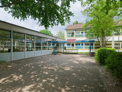 Foto der weiterführenden Schule Realschule Misburg, Haupteingang