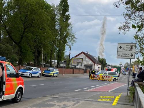Bild von der Sprengung einer Fliegerbombe in Misburg-Süd.