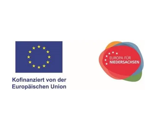 Links ist ein blauer Bereich mit 12 gelben Sternen und darunter der Text "EUROPÄISCHE UNION. Europäischer Sozialfonds". Rechts ist ein mehrfarbiger Bereich mit sechs weißen Sternen und darin der Text "EUROPA FÜR NIEDERSACHSEN. ESF Förderung für die niedersächsischen Reginen".