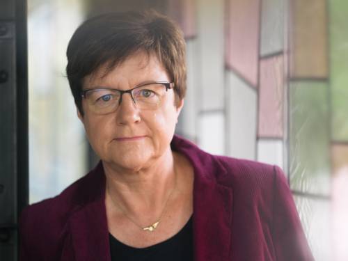 Dr.in Irmtrud Wojak: Historikerin, Ausstellungskuratorin, Geschäftsführerin der BUXUS STIFTUNG und Leiterin des Fritz Bauer Forums in Bochum.