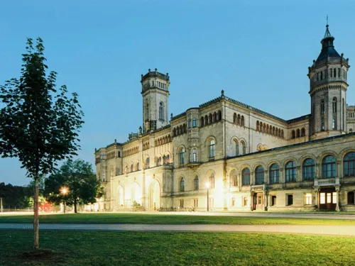 Historisches Gebäude in der Dämmerung