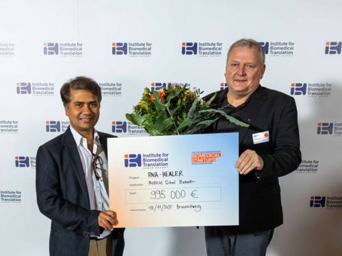 Professor Amar Deep Sharma und Professor Dr. Michael Ott von der MHH