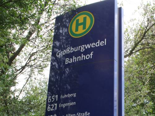 Schild der Bushaltestelle Großburgwedel