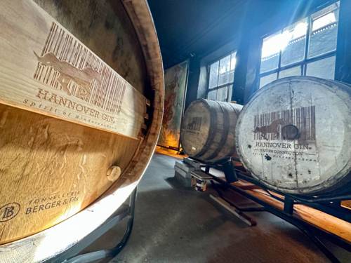 Hannover-Gin Fässer im Keller