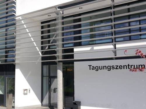 Gebäude mit der Aufschrift "Tagungszentrum"