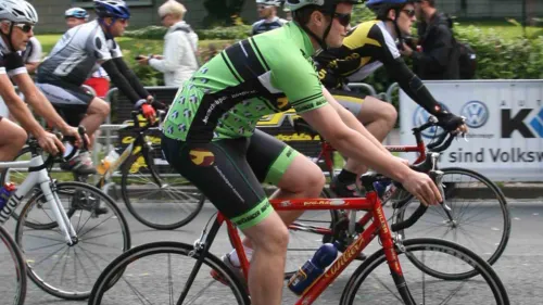 Männer auf Fahrrädern