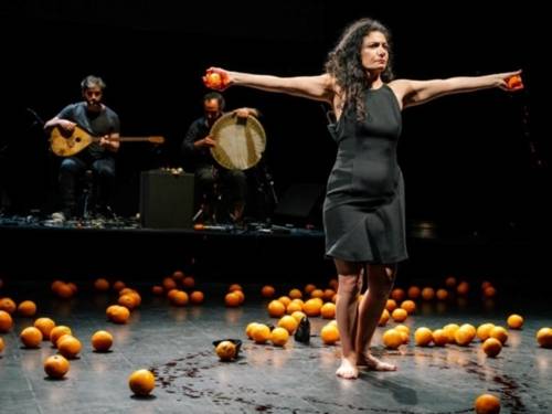 "Imedia" von Suleiman Al Bassam mit Hala Omran beim Arabischen Theatertreffen in Hannover