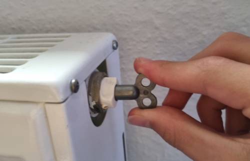 Heizung mit Entlüftungsschlüssel