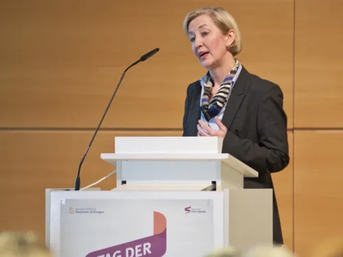 Frau