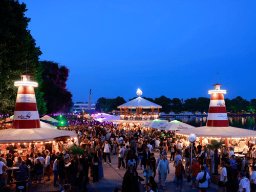 Stimmungsvolles Bild vom Maschseefest 2026 in Hannover - das größte Seefest Deutschlands.