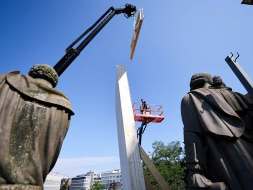Aufbauarbeiten für die Finals 2026 am Opernplatz
